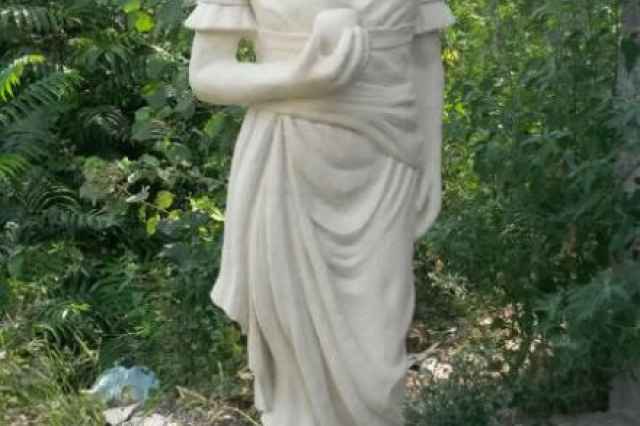 مجسمه فرشته زن رومي سيب به دسيت سنگي